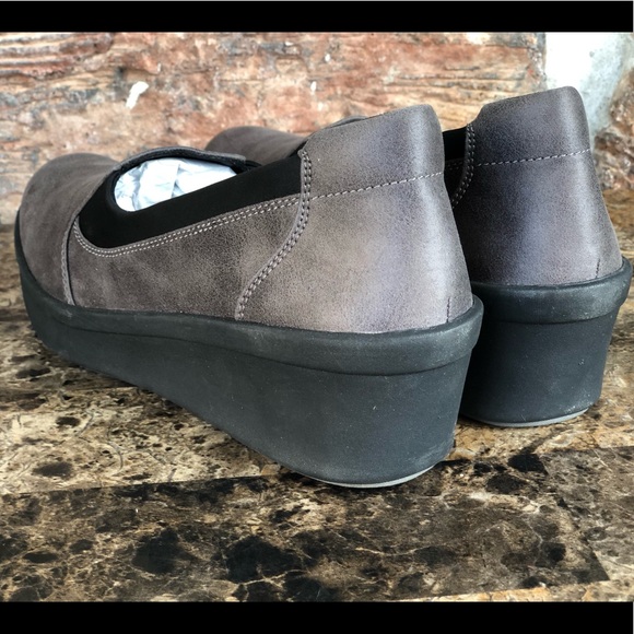 Clarks Cloudsteppers Step Rose Moon Slip-On Wedges - Picture 12 of 14